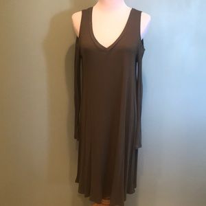 Bloomimgdales Private label "Aqua"